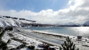 Llegó la nieve en la cordillera y el viento intenso en la región