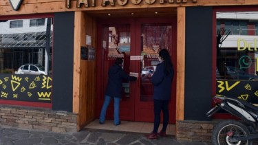 Inspectores municipales clausuraron una cervecería por incumplimientos de protocolo y habilitación. Foto Gentileza Municipalidad