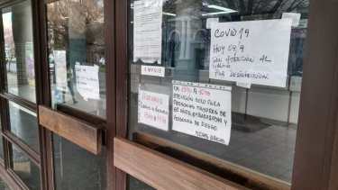 El correo reabrirá sus puertas el lunes a partir de las 8. A esa hora comenzarán a atender a las personas mayores de 60 años. (foto: Juan Thomes)