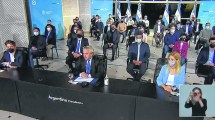 Imagen de Fernández le sacó fondos a Larreta para la suba salarial a la policía bonaerense