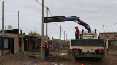 varias cuadrillas trabajan en el lugar