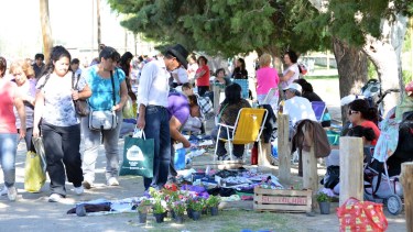 Hasta el inicio de las restricciones, las ferias funcionaban en la zona céntrica de Regina. (Foto Néstor Salas)