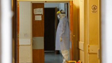 Piden plasma para exbombero de Roca con coronavirus