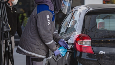 Las ventas de combustibles en el país siguen un 25% por debajo de lo que se demandó en febrero. (Foto: Juan Thomes)