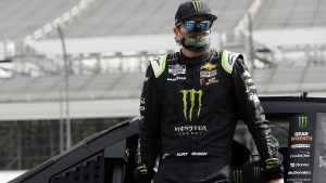 Kurt Busch ganó en Las Vegas una prueba decisiva de la Nascar