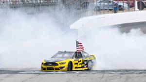 Keselowski fue contundente en la Nascar