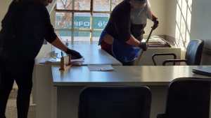 Aíslan a personal del municipio de Fernández Oro por dos casos de Covid-19