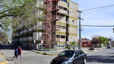 Un paciente internado en el hospital, recibió la primera transfusión de plasma donado por mujeres recuperadas de Regina. (Foto Néstor Salas)