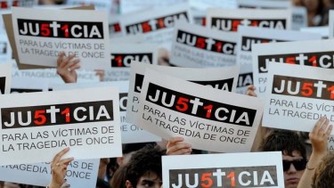 Familiares y amigos de las víctimas se movilizaron para lograr las condenas. Foto: archivo.-