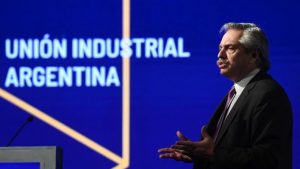 Fernández participará del acto de la UIA por el Día de la Industria