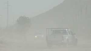 Un hombre murió al caer de un techo por el fuerte viento en Piedra del Águila