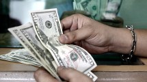 Imagen de El dólar blue subió cinco pesos y se agranda la brecha cambiaria