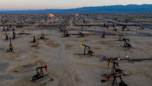 Las petroleras del mundo recortan personal por la pandemia