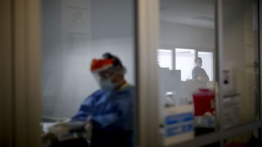 Argentina se acerca a los cinco países más castigados por la pandemia. Foto: Natacha Pisarenko para AP.