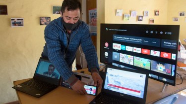 Con la red de fibra óptica en Villa Los Coihues se podrá tener internet y TV con nueva tecnología. Gentileza