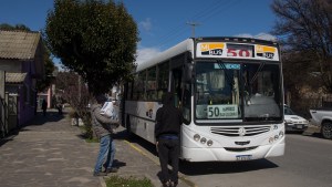 Bariloche: los choferes de Las Grutas levantaron el paro pero Mi Bus sigue
