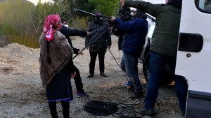 Toma en El Foyel: agredieron a un trabajador de prensa