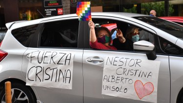 En Córdoba, caravana homenaje a Néstor Kirchner a 10 años de su muerte. Foto Télam. 