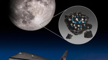 El cráter Clavius de la Luna con una ilustración que representa el agua atrapada en el suelo lunar allí, junto con una imagen del Observatorio Estratosférico de Astronomía Infrarroja (SOFIA) de la NASA que encontró agua en una zona del suelo lunar iluminada por el Sol. Crédito de imagen: NASA