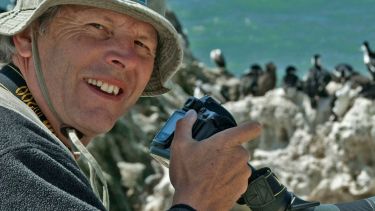 Guillermo Harris, forma parte de la Wildlife Conservation Society, una de las organizaciones que llevó adelante la iniciativa Siguiendo ballenas. Es una colaboración público-privada que aportará información para proteger mejor a las ballenas