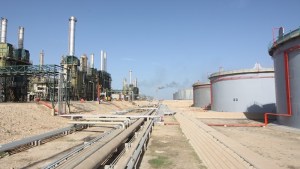 Libia volvió a abrir los grifos y aumentó la producción de petróleo