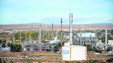 Uno de los delincuentes trabajaba para la petrolera de mayoría estatal en Neuquén. 