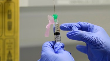 La población que desconfía, en muchos casos, lo hace ante la falta de información oficial sobre los ensayos.