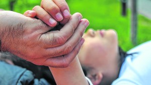Buscan familias que quiera adoptar a dos hermanos de Río Negro