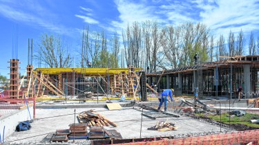 Avanza a buen ritmo. Está ubicada en la intersección de calles Los Sauces y Los Arrayanes. Foto: Florencia Salto