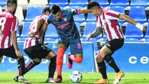 El Sevilla del Huevo Acuña se pone a prueba con el Barcelona de Leo Messi