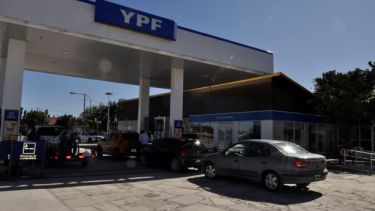 En Los Menucos, Maquinchao y Jacobacci, los turistas pueden cargar combustible. Foto: José Mellado.