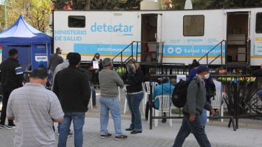 Los trailes de testeos, una de las medidas para detener la propagación del virus. Foto: Oscar Livera