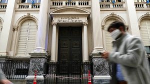 Pese al dólar blue estable, la sangría de reservas del Banco Central no cesa