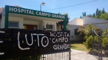 Investigan el ataque a un médico en la playa de estacionamiento del hospital. 