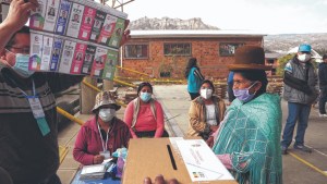 Pese a la tensión, Bolivia votó en paz pero los resultados se demorarán