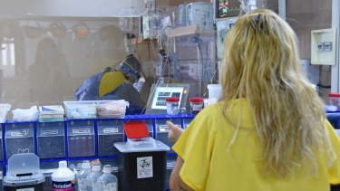 Las unidades de terapia intensiva continúan al límite en Neuquén. Foto: Florencia Salto.