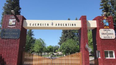 El Batallón de Ingenieros de Montaña 6 de Neuquén está próximo a un centro comercial. (Archivo/Oscar Livera).