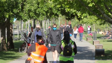 Estas dos semanas no podrá haber reuniones al aire libre en los parques. Foto: Oscar Livera.