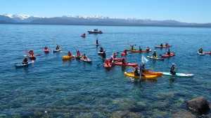 Con una navegación cerró el mes por el cáncer de mama en Bariloche