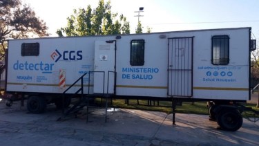 En Centenario se instaló un trailer para hisopados. (Foto: gentileza)