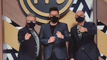 Martitegui, a la derecha, juega el papel de malo en la cocina de los famosos.-