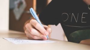 Roca invita a los adolescentes a escribir