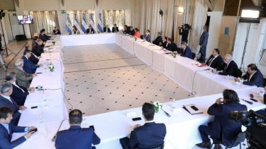 Los gobernadores de todo el país están convocados para hoy a las 17. Carreras y Gutiérrez confirmaron sus presencias.