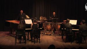 Empieza el show: «Manos a las obras»