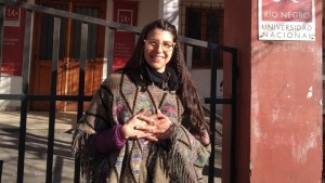 Una neuquina que vive en El Bolsón es la primera licenciada en Agroecología del país