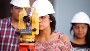 Pocas mujeres eligen estudiar carreras vinculadas a la ciencia y la tecnología