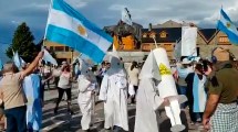 Imagen de Repudiable: disfrazados de Ku Klux Klan en Bariloche