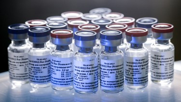 Argentina todavía no definió qué vacuna aplicará, aunque firmó acuerdos para garantizar dosis.