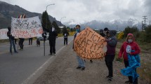 Imagen de Reclamaron justicia por Rafael Nahuel en la ruta en Bariloche