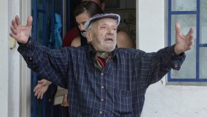 La emoción de Don José: cumplió cien años y le prepararon un festejo sorpresa